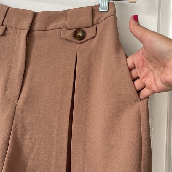 Express pleated shorts - Picture 5 of 5